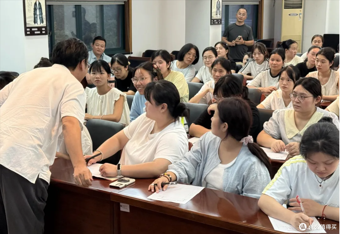蓝海豚训练中心在浙江举办自我关怀与情绪理解主题巡回沙龙