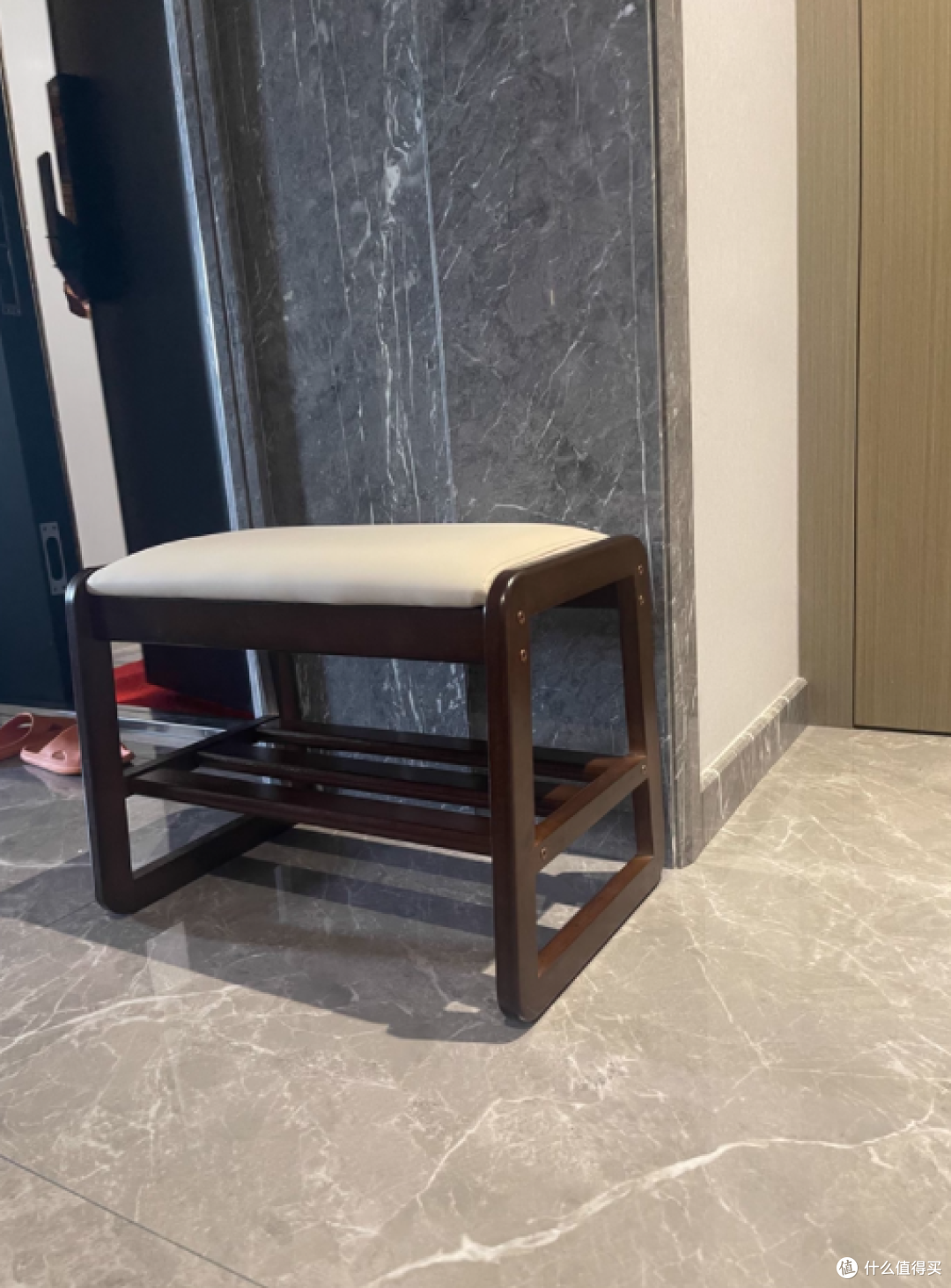 家逸实木换鞋凳：实用与美观兼具的家居好物