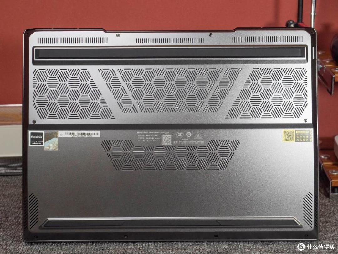 机械革命耀世16 Ultra:搭载长江存储PC450 SSD,打造高质价比