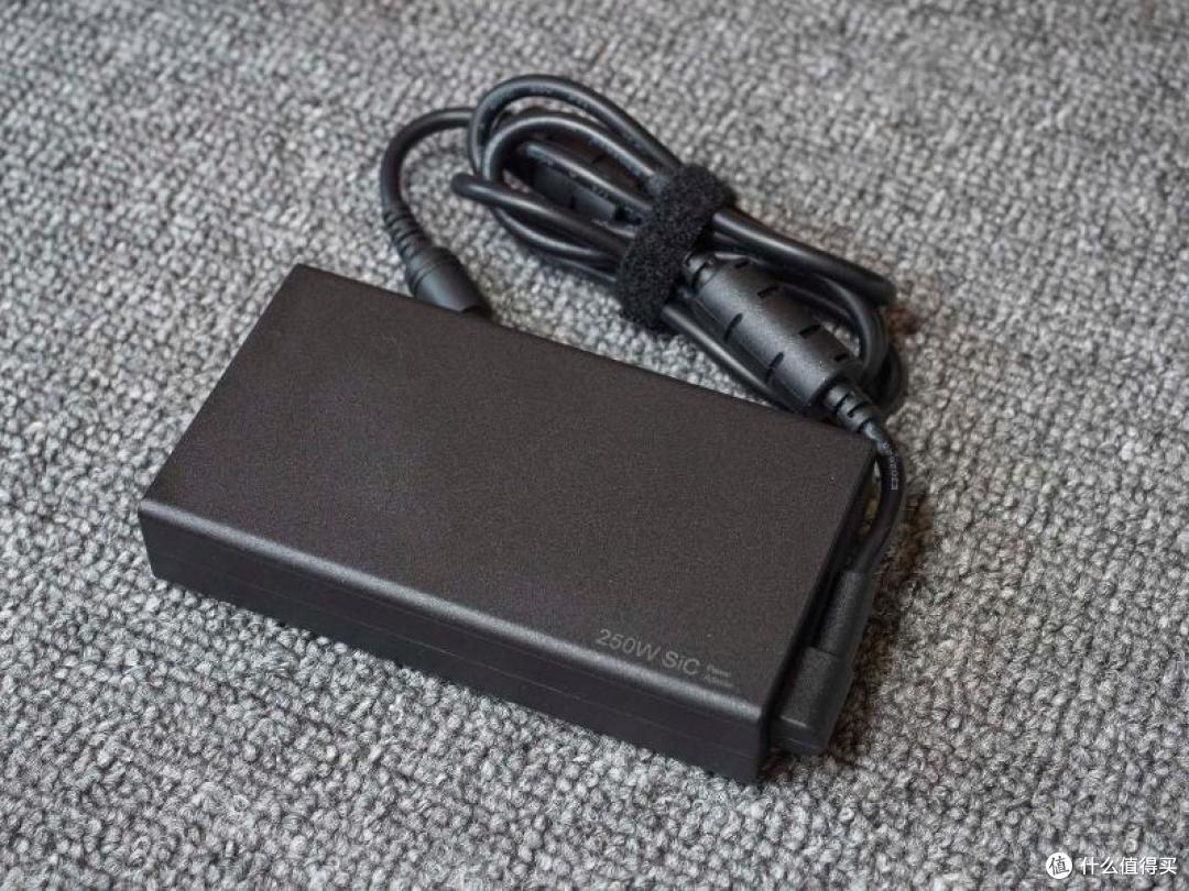 机械革命耀世16 Ultra:搭载长江存储PC450 SSD,打造高质价比