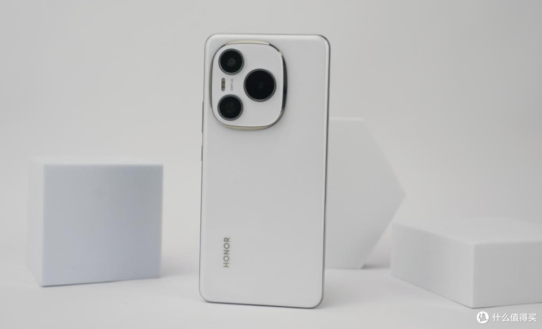 荣耀更激进了，8000mAh+1.5K护眼屏，12GB+256GB高配版跌至1614元
