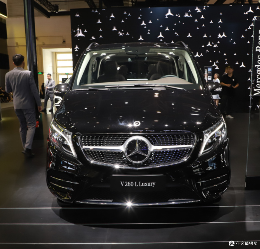 奔驰V260L兼具豪华、舒适与实用性的七座MPV