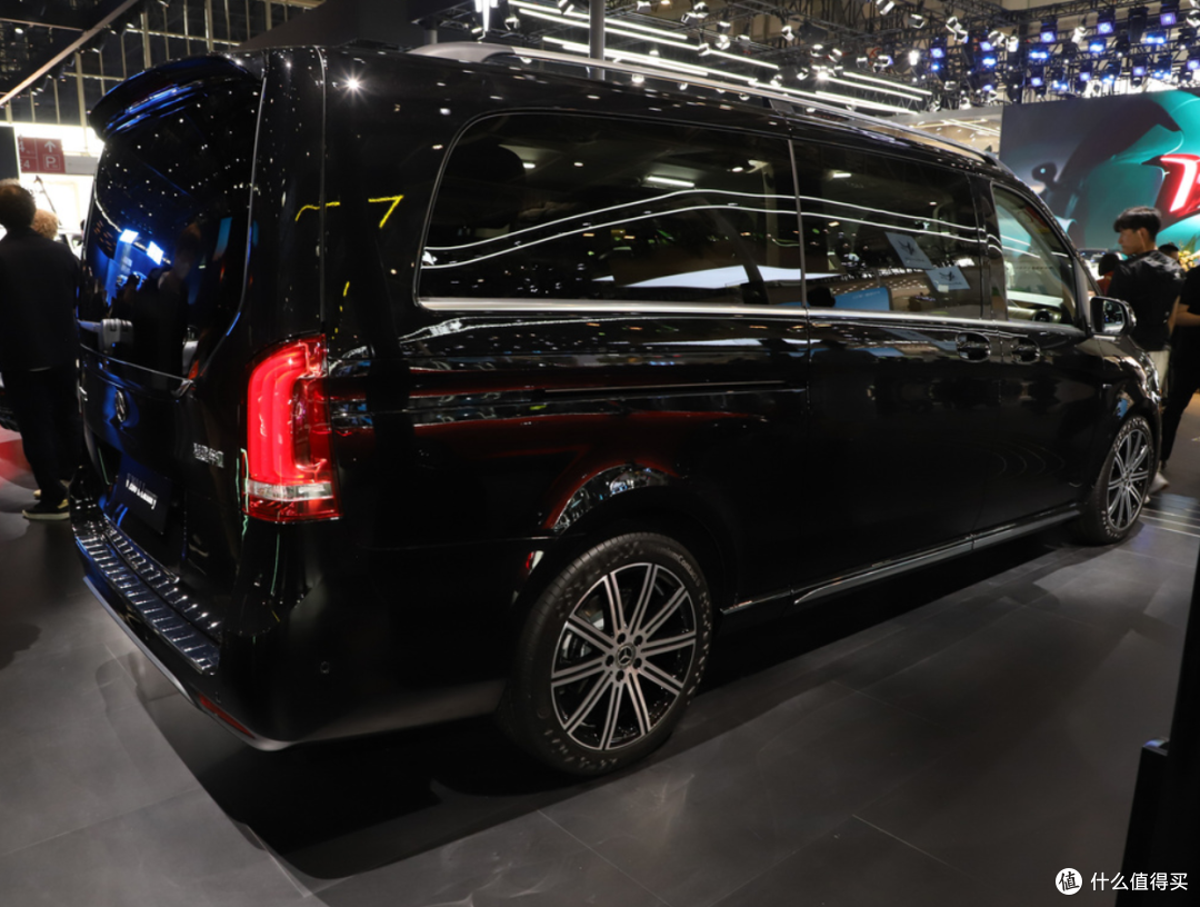 奔驰V260L兼具豪华、舒适与实用性的七座MPV