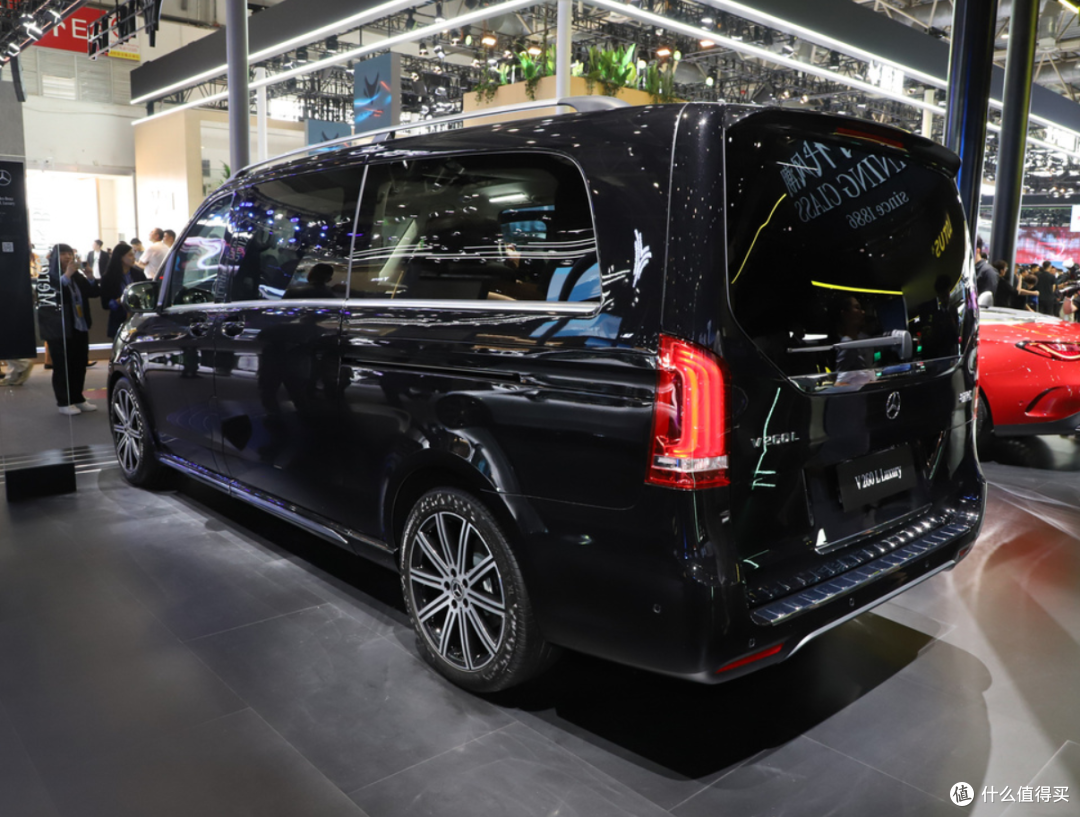 奔驰V260L兼具豪华、舒适与实用性的七座MPV