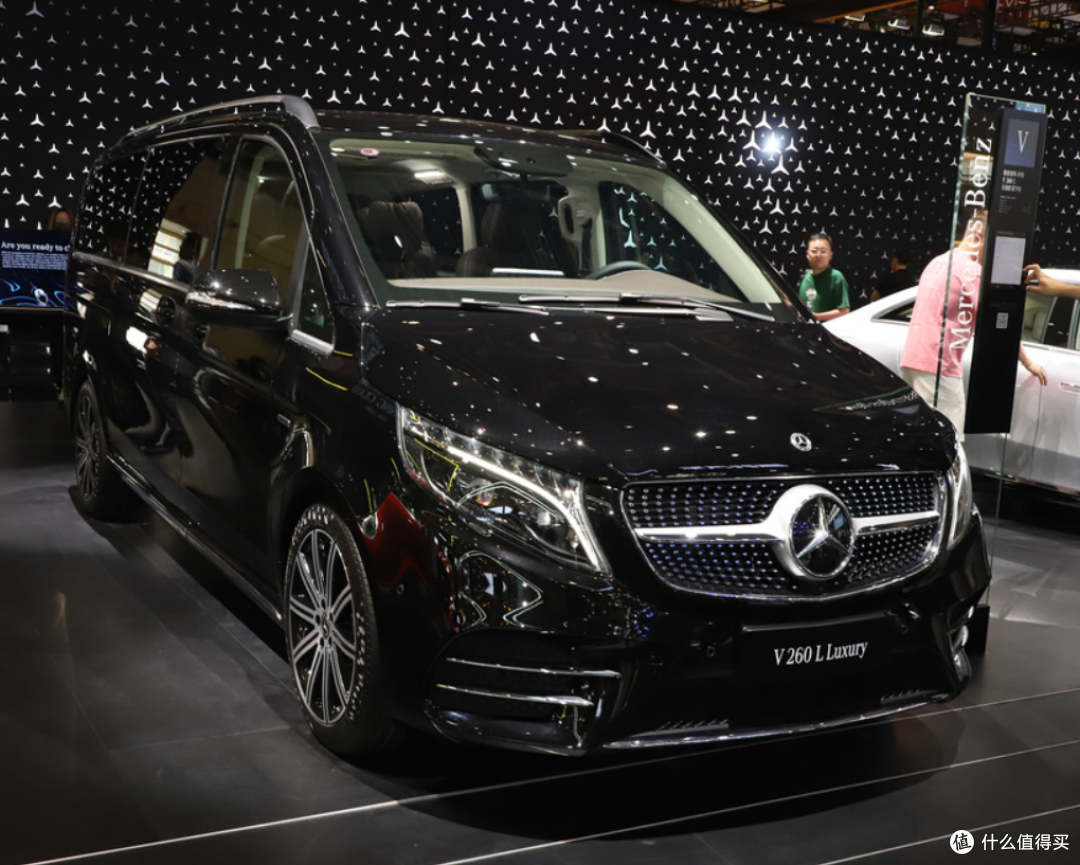 奔驰V260L兼具豪华、舒适与实用性的七座MPV