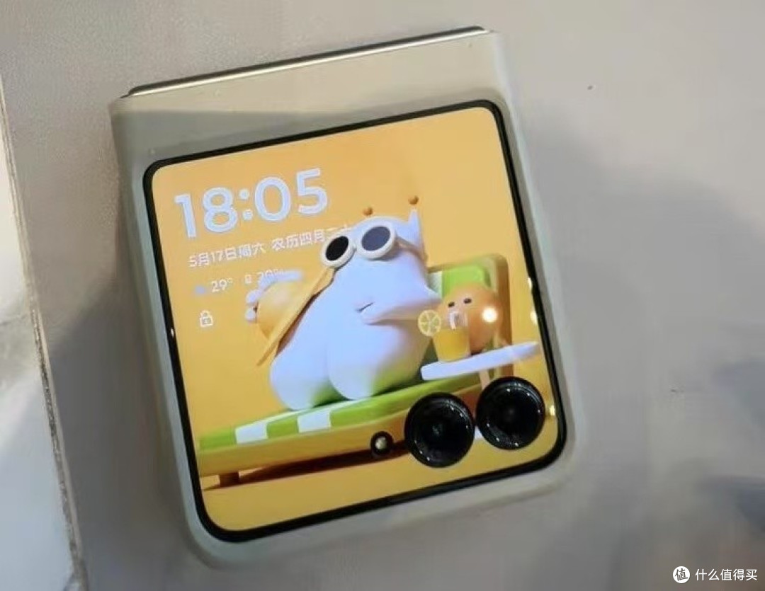 摩托罗拉豁出去了,512GB+60万次折叠寿命,跌至2294元