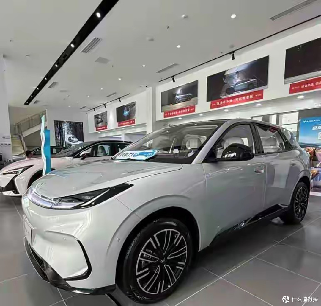 极狐T1正式上市!售6.28万元起,最大续航可达425公里