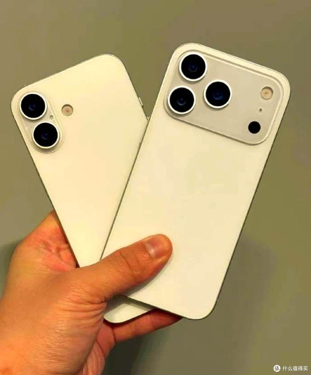 苹果终于低头?iPhone17"加量降价"背后藏着什么算盘