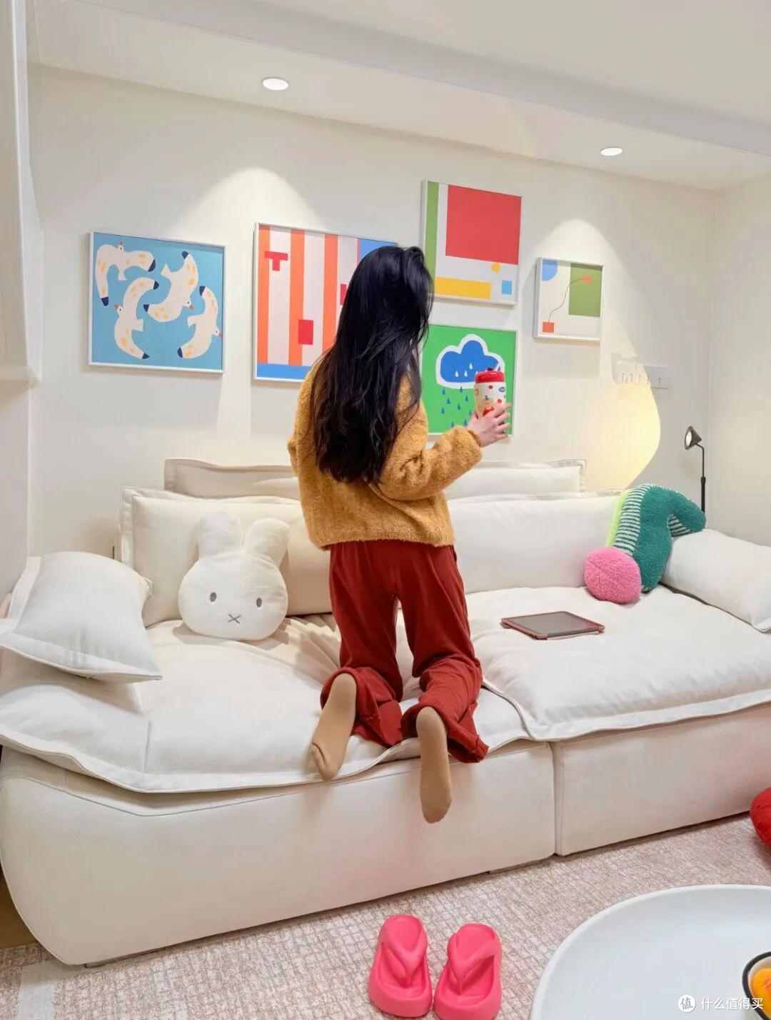 香港一姑娘火了，工作十年，攒下24㎡小屋，被超500万网友羡慕！