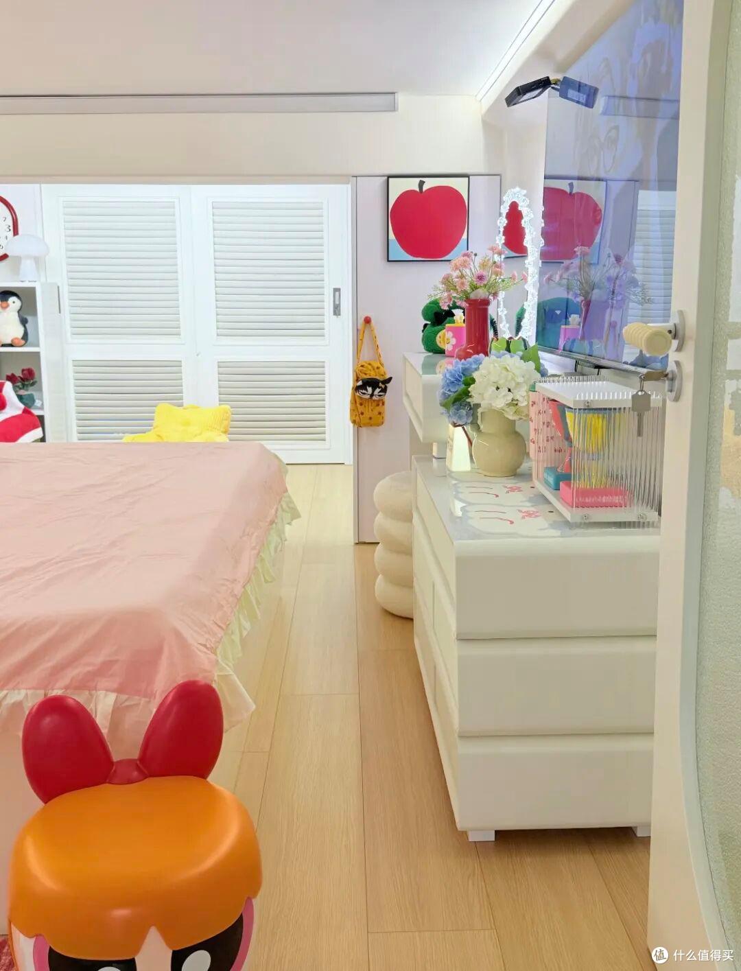 香港一姑娘火了，工作十年，攒下24㎡小屋，被超500万网友羡慕！