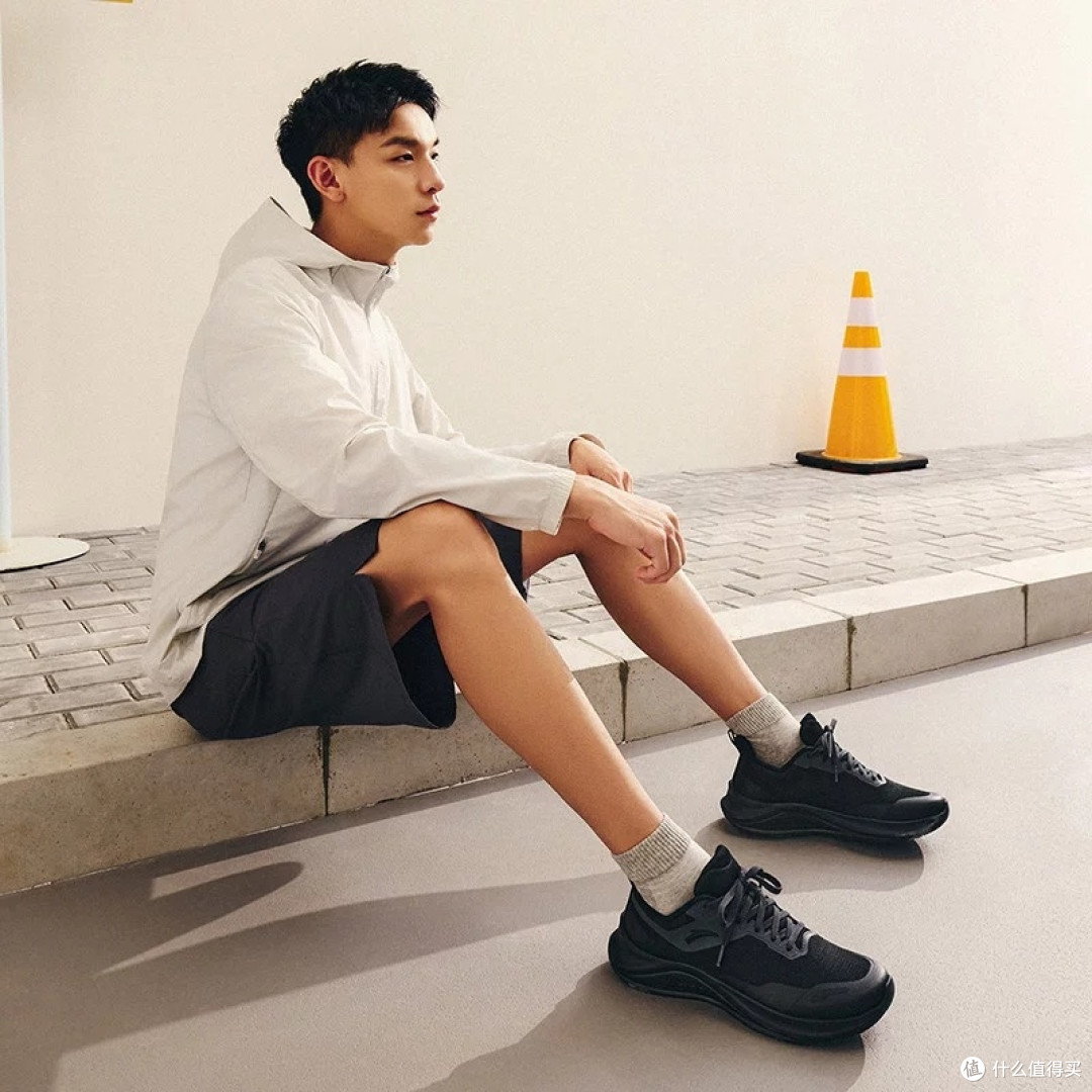 安踏沐风:春秋运动与通勤的平衡