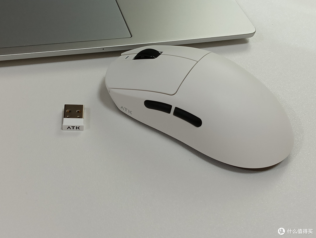 兼顾工作与游戏放松:ATK蜻蜓A9 se无线鼠标的实用体验