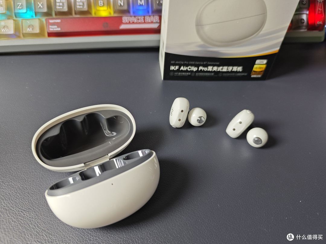 告别入耳胀痛与漏音！iKF AirClip Pro耳夹耳机，终于不用将就