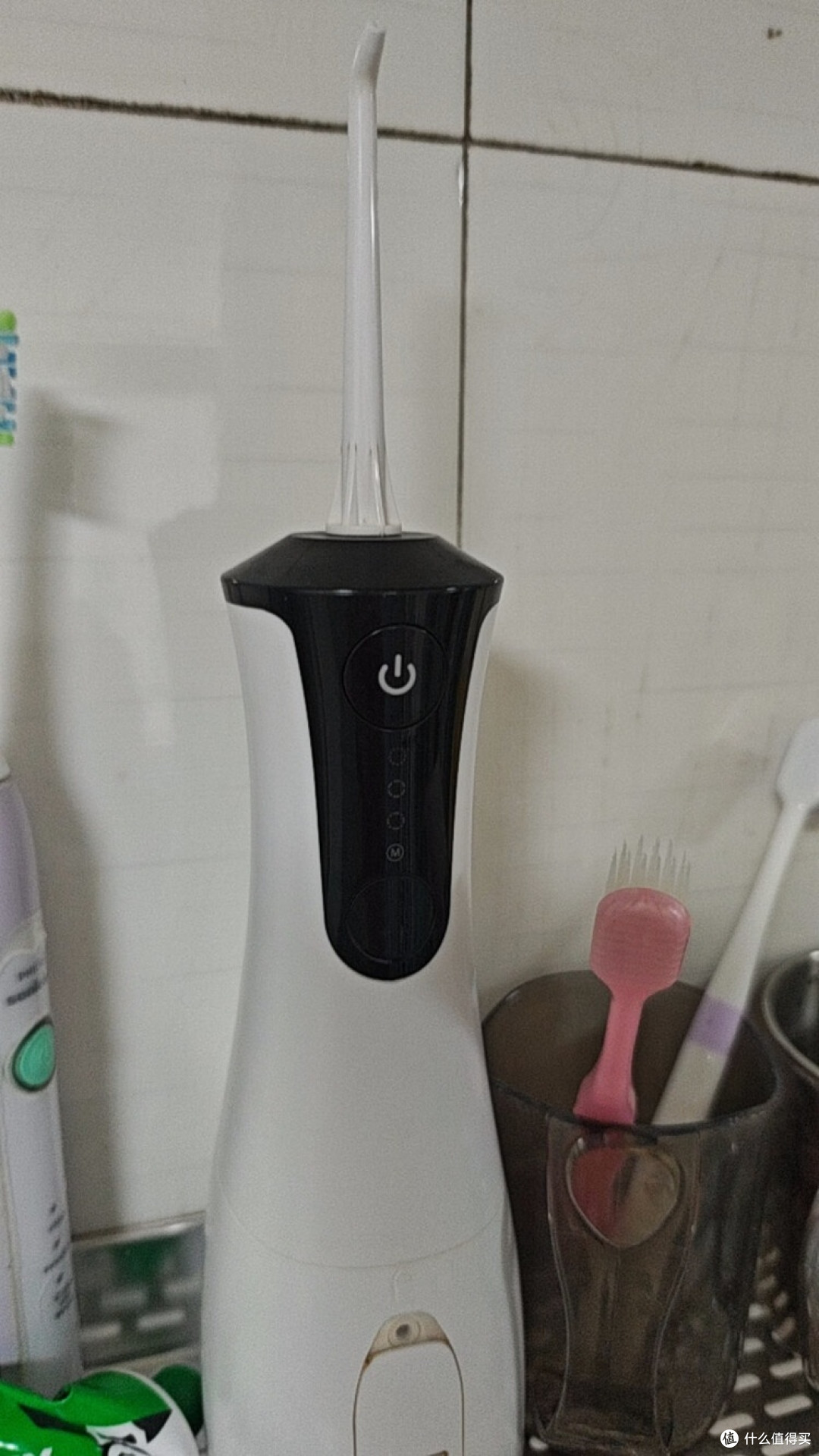拜尔M4冲牙器：简约设计与实用功能
