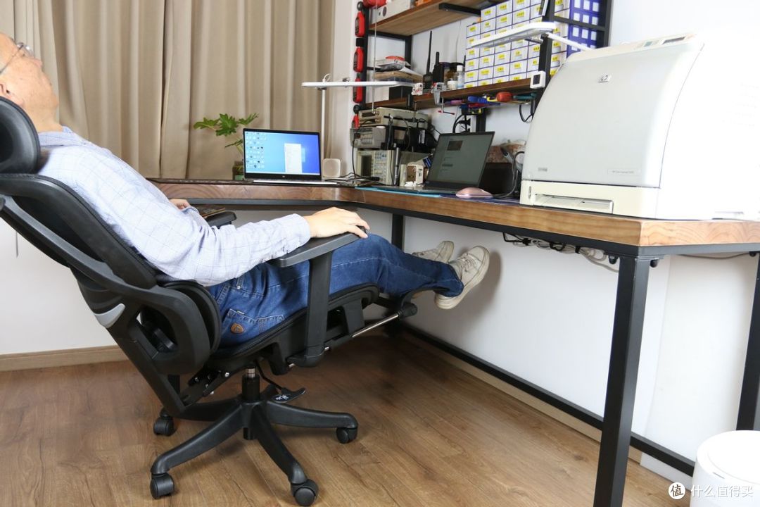 夏草木二代人体工程学椅评测:久坐腰疼?不存在的!午休党的福音