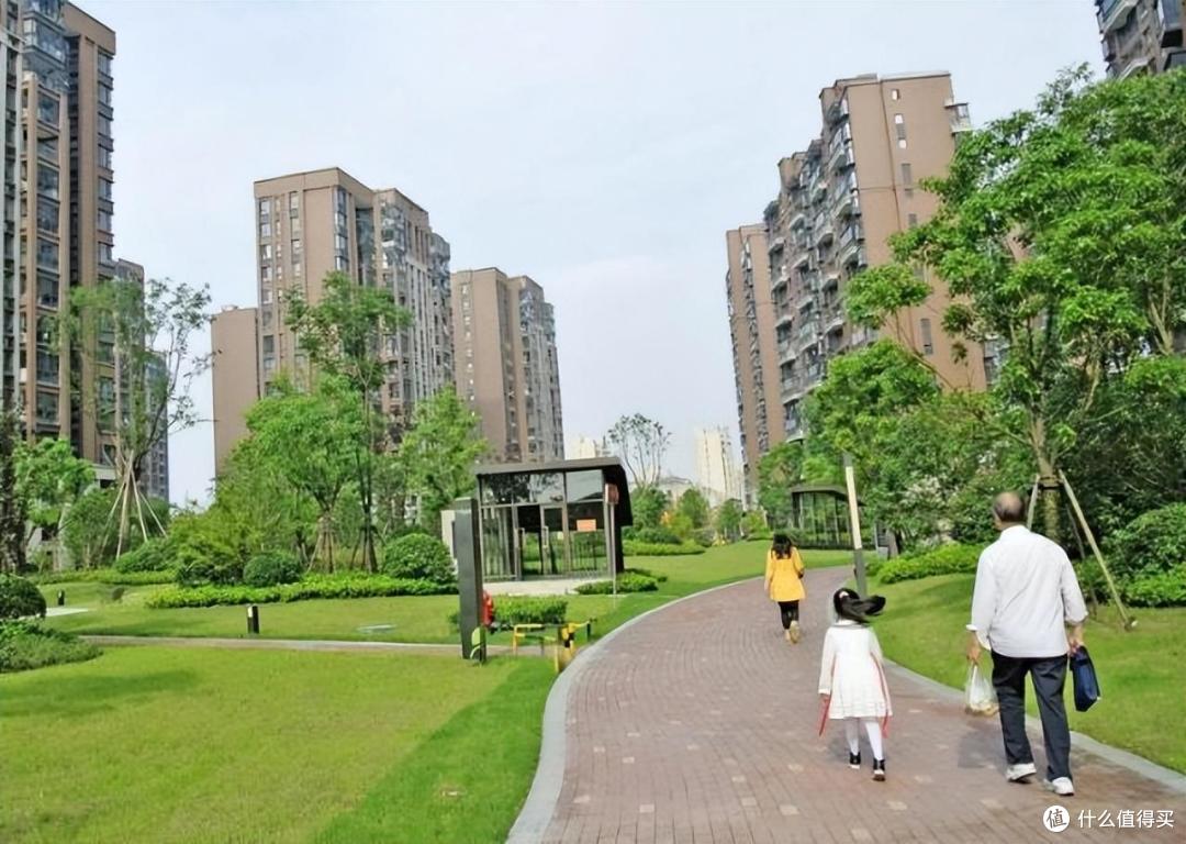 入住新房后才发现:“一梯两户”≠“两梯四户”,差别太大了!