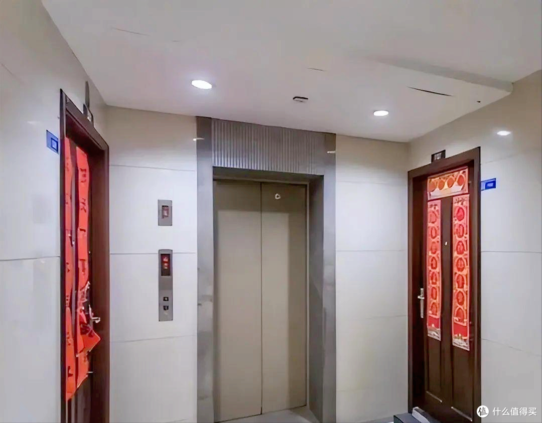 入住新房后才发现:“一梯两户”≠“两梯四户”,差别太大了!