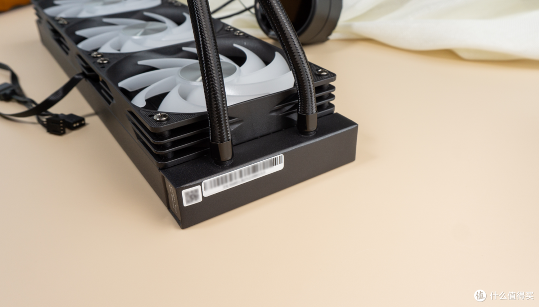 实用性之选，2.6寸屏显与磁吸设计，银昕E360 PRO水冷散热器分享