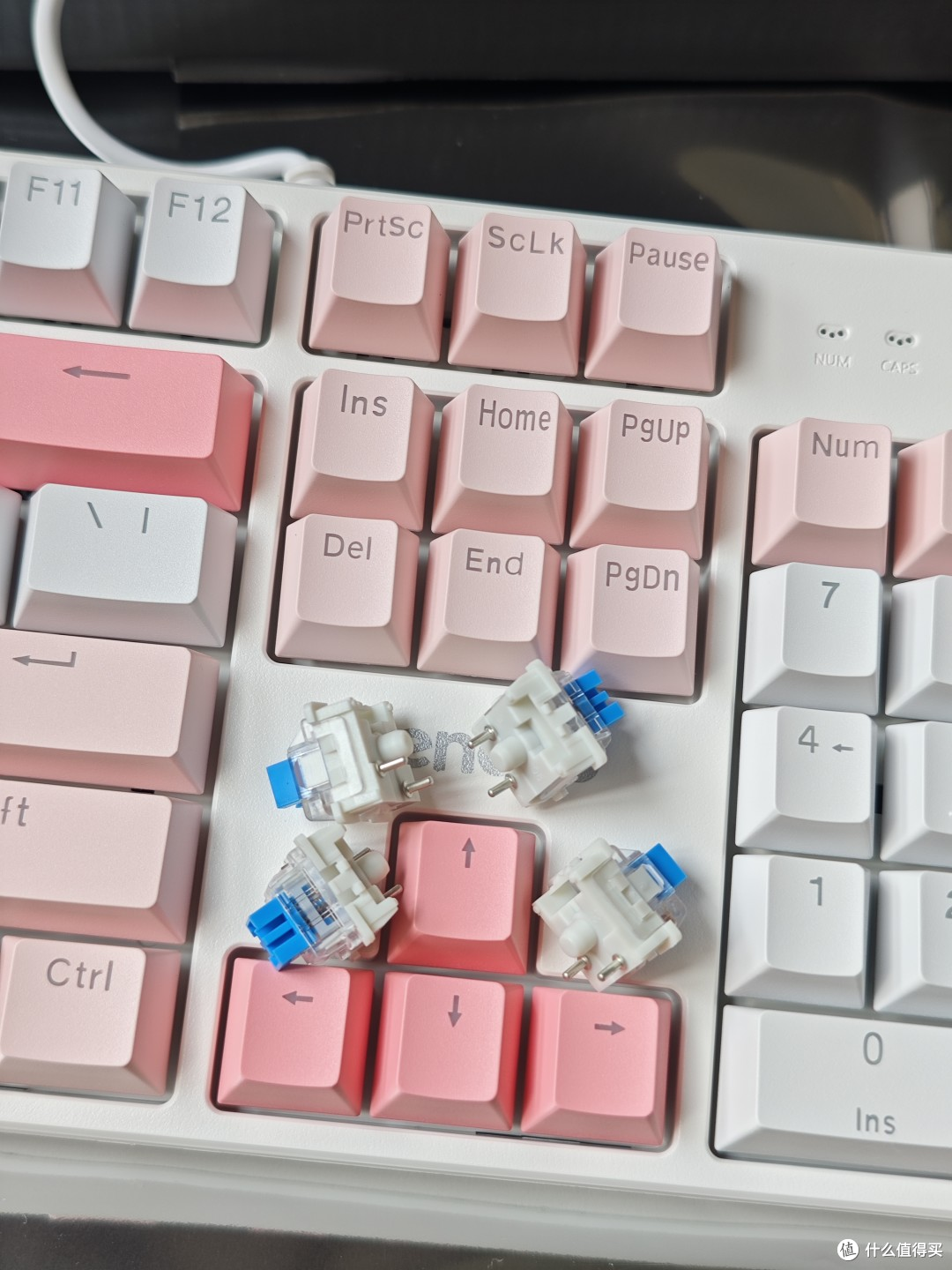 可以闭眼冲的极光键盘!RGB灯效美到失眠