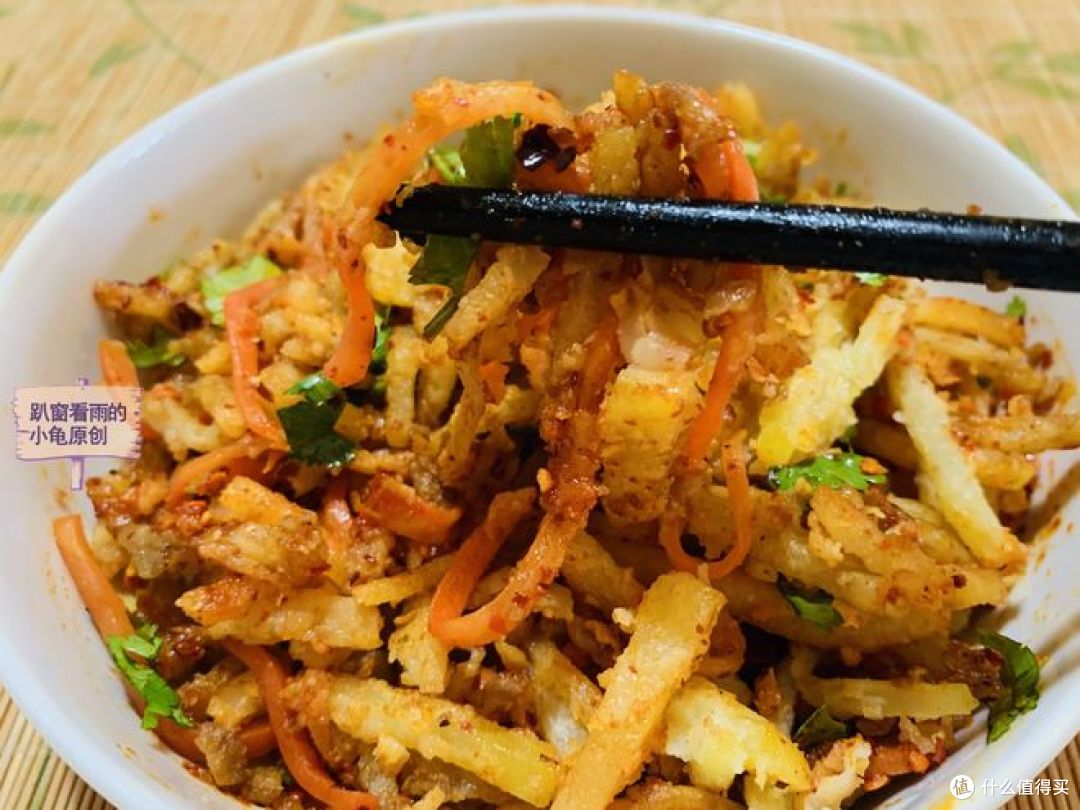 2个土豆、半根胡萝卜,做一道传统美食,绵软鲜香,二碗不够吃