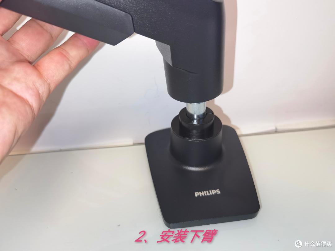 有了飞利浦PHILIPS显示器机械臂 ,桌面整洁多角度用起来更舒服!