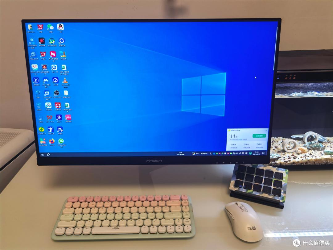 有了飞利浦PHILIPS显示器机械臂 ,桌面整洁多角度用起来更舒服!