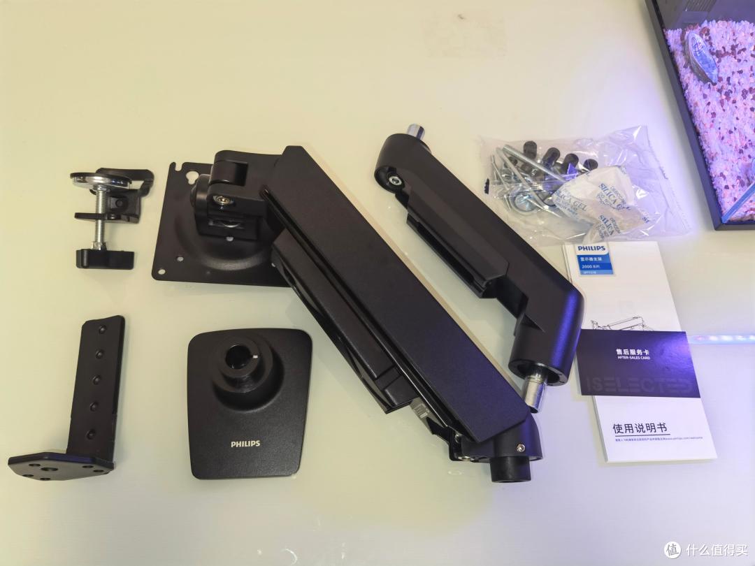 有了飞利浦PHILIPS显示器机械臂 ,桌面整洁多角度用起来更舒服!