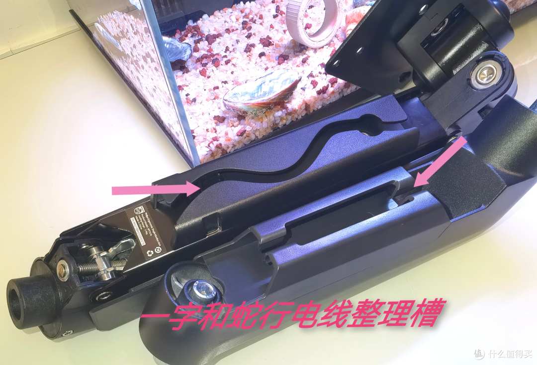 有了飞利浦PHILIPS显示器机械臂 ,桌面整洁多角度用起来更舒服!