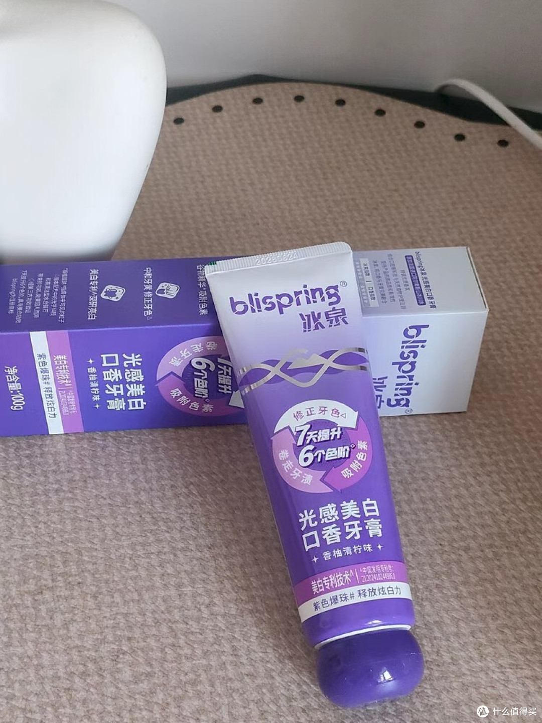冰泉牙膏：温和美白牙齿