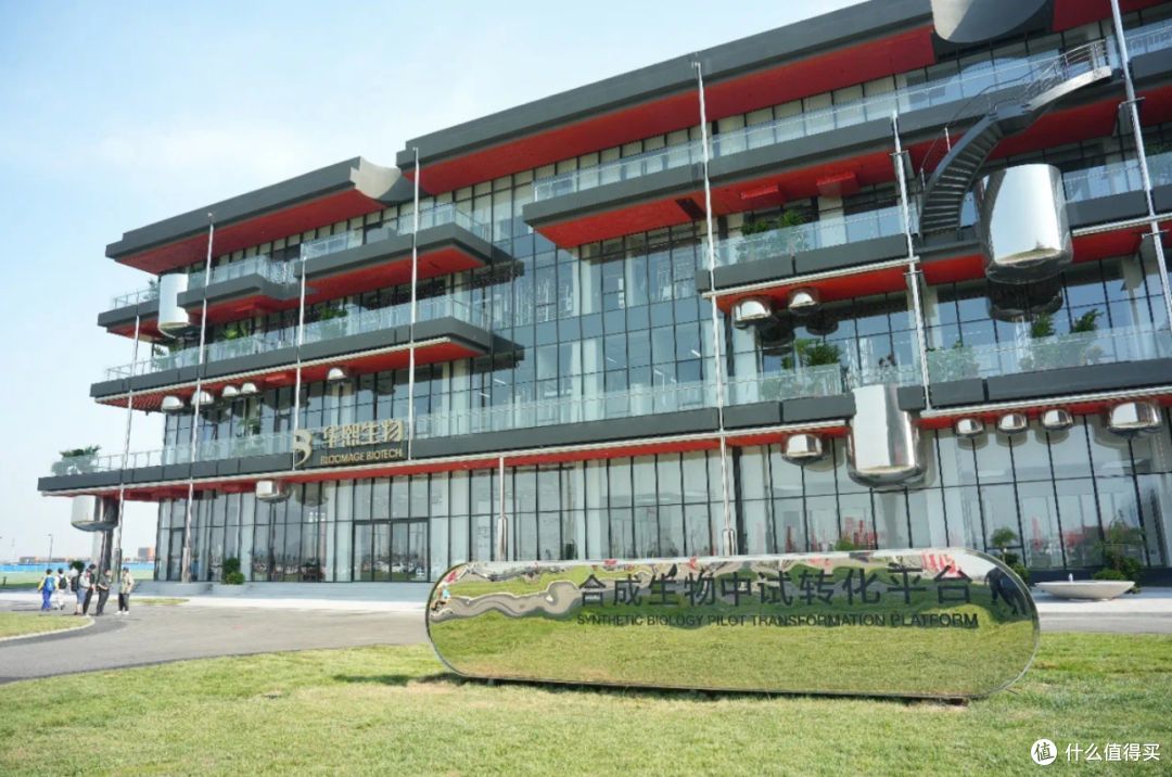 润熙泉官方店铺商品清空;阿玛尼遗嘱表示公司或将被出售...