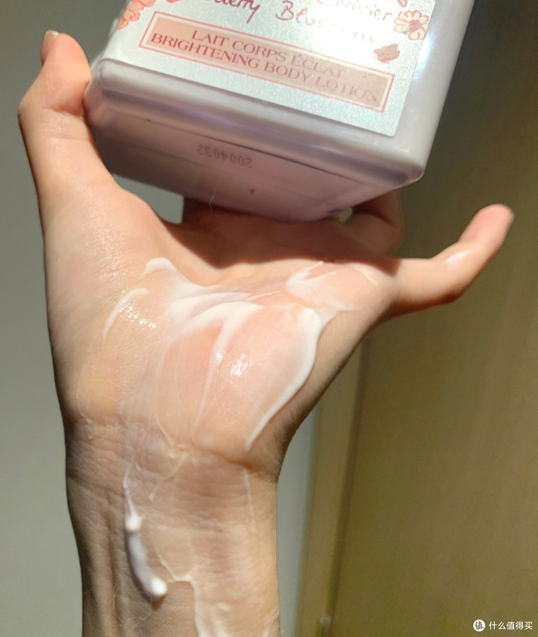 欧舒丹樱花身体乳:保湿与香气兼备