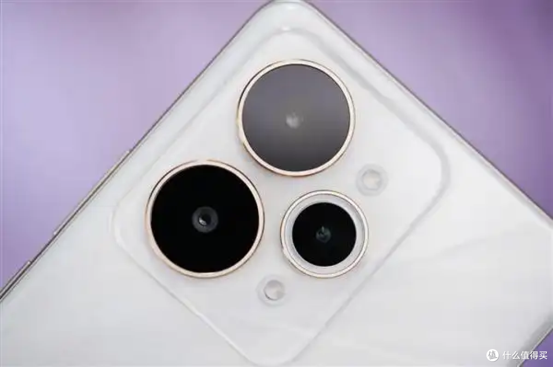 同为骁龙7Gen4,荣耀400和真我15 Pro如何选择?选购建议帮您