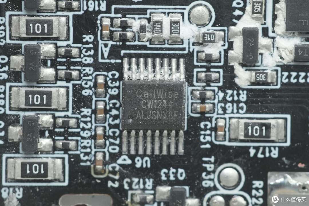 智能屏显+APP连接,交互性拉满,正浩230W自带线超充舱充电宝拆解