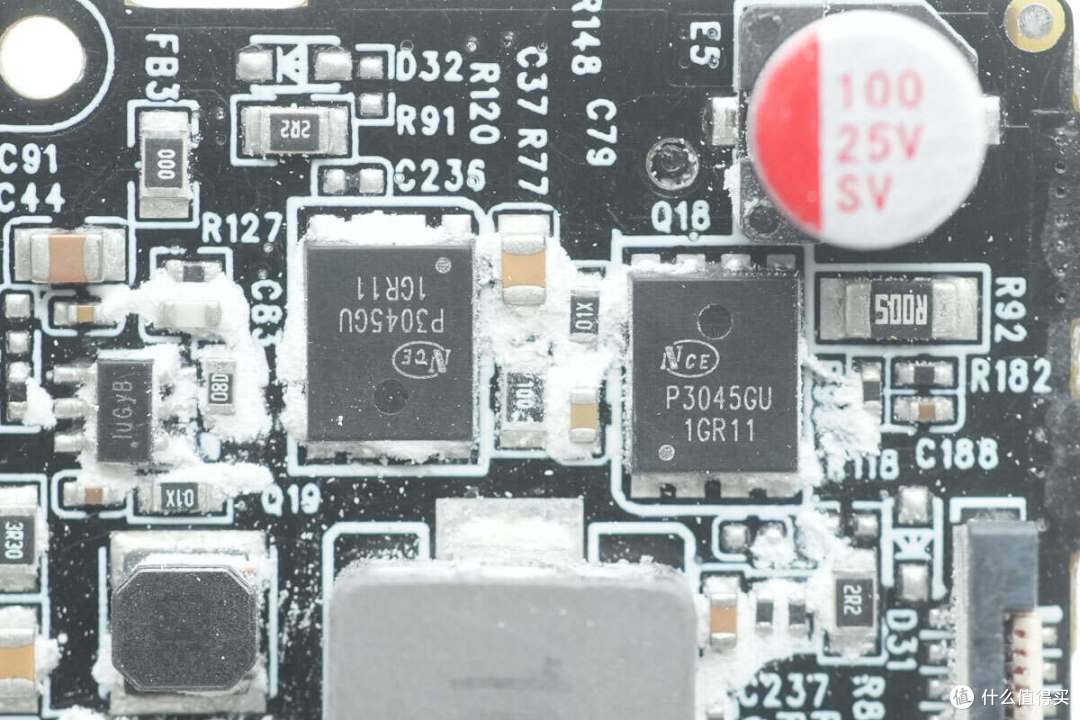 智能屏显+APP连接,交互性拉满,正浩230W自带线超充舱充电宝拆解