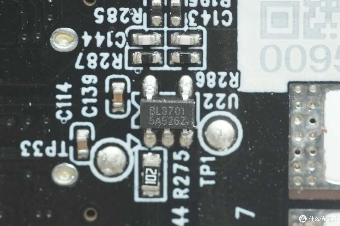 智能屏显+APP连接,交互性拉满,正浩230W自带线超充舱充电宝拆解