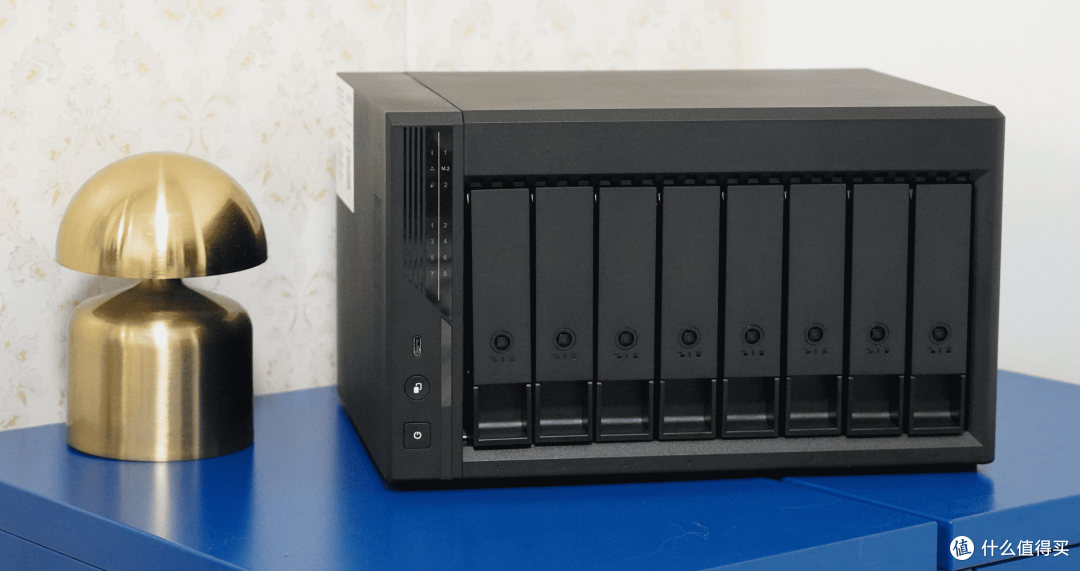 3799 元的 8核8 盘位 ZFS AI NAS,QNAP Qu805重新定义性价比