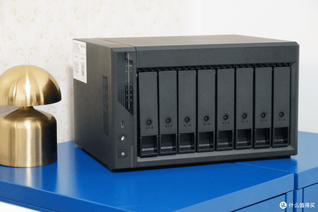 3799 元的 8核8 盘位 ZFS AI NAS,QNAP Qu805重新定义性价比