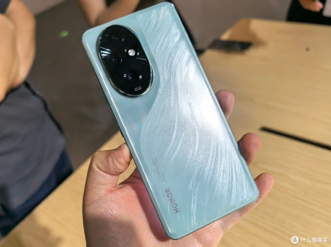 荣耀售价大跳水,从3199元降到1605元,已从高端市场跌至低端市场