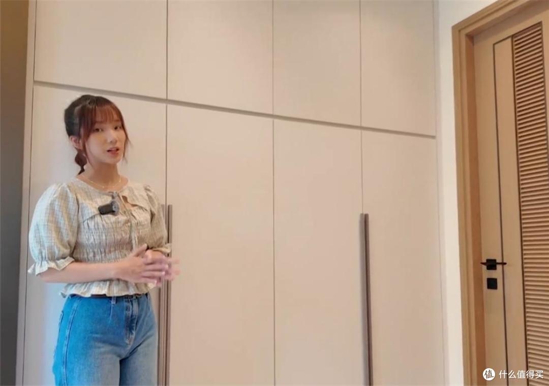 香港一姑娘的房子火了，16㎡，切一半隔出一个院子，那叫一个高级