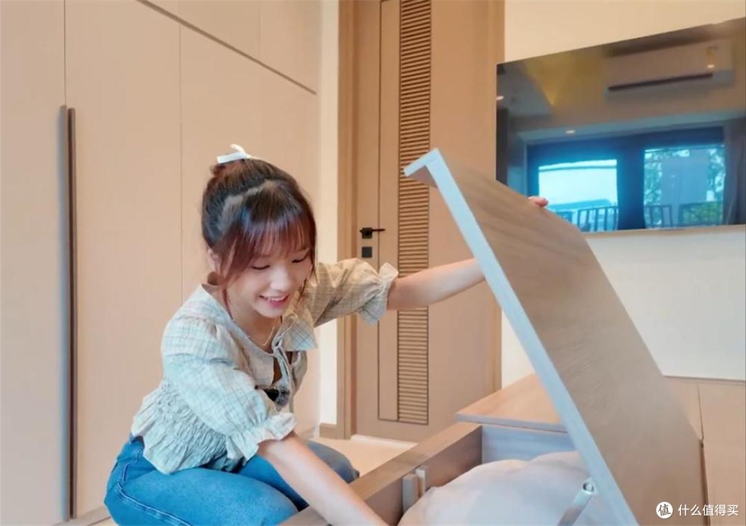 香港一姑娘的房子火了，16㎡，切一半隔出一个院子，那叫一个高级