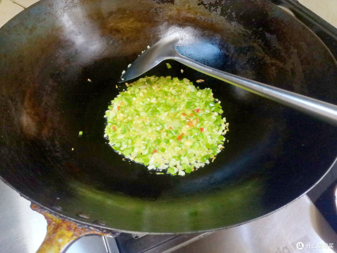 椒盐虾:外酥里嫩的家常硬菜
