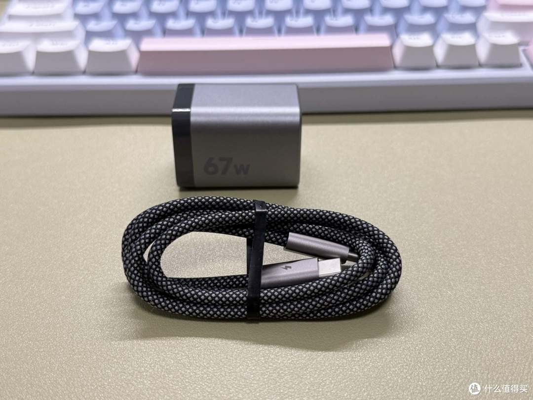 小巧便携,澎湃秒充67W,一个充电器搞定所有,米物氮化镓充电器