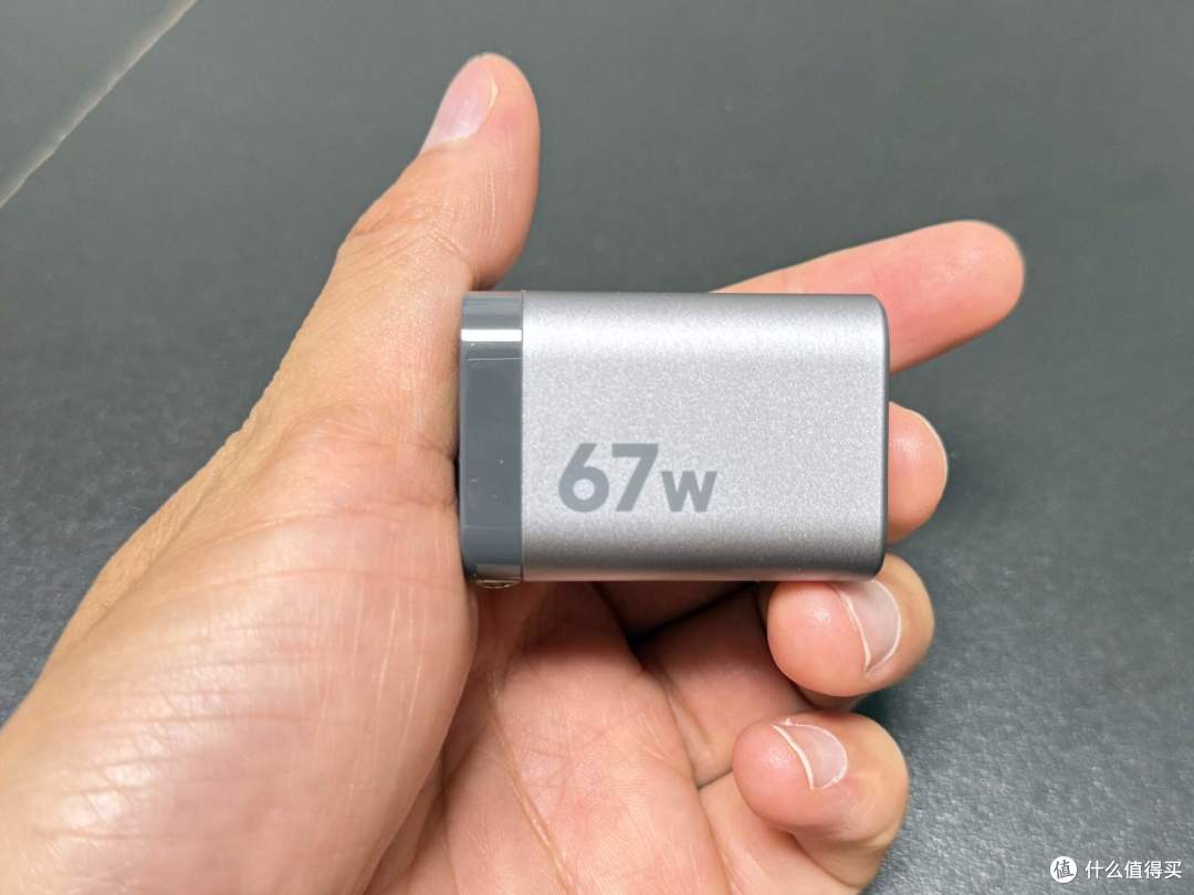 小巧便携,澎湃秒充67W,一个充电器搞定所有,米物氮化镓充电器