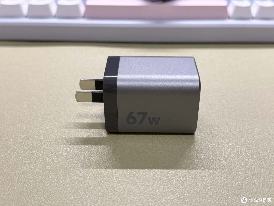 小巧便携,澎湃秒充67W,一个充电器搞定所有,米物氮化镓充电器