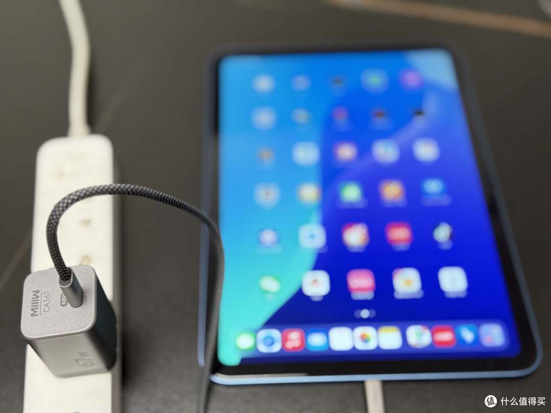 小巧便携,澎湃秒充67W,一个充电器搞定所有,米物氮化镓充电器