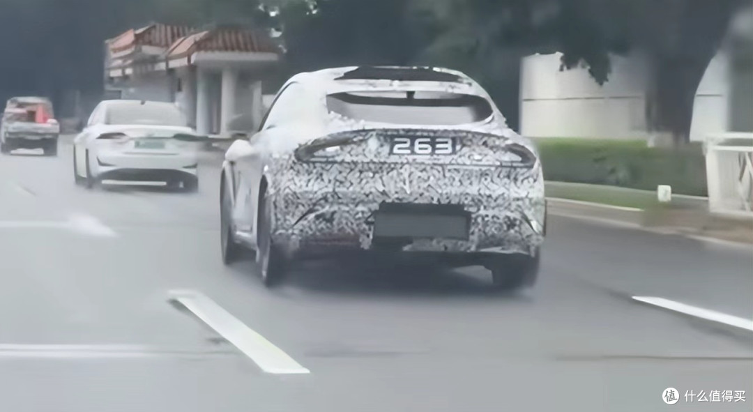 小米suv 伪装车现身纽北赛道,或许是传闻已久的YU7 GT要来了