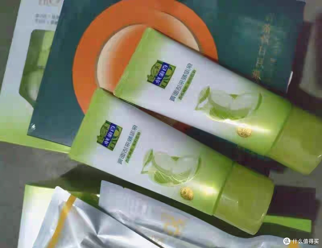 百雀羚护肤套装:天然草本与科技融合