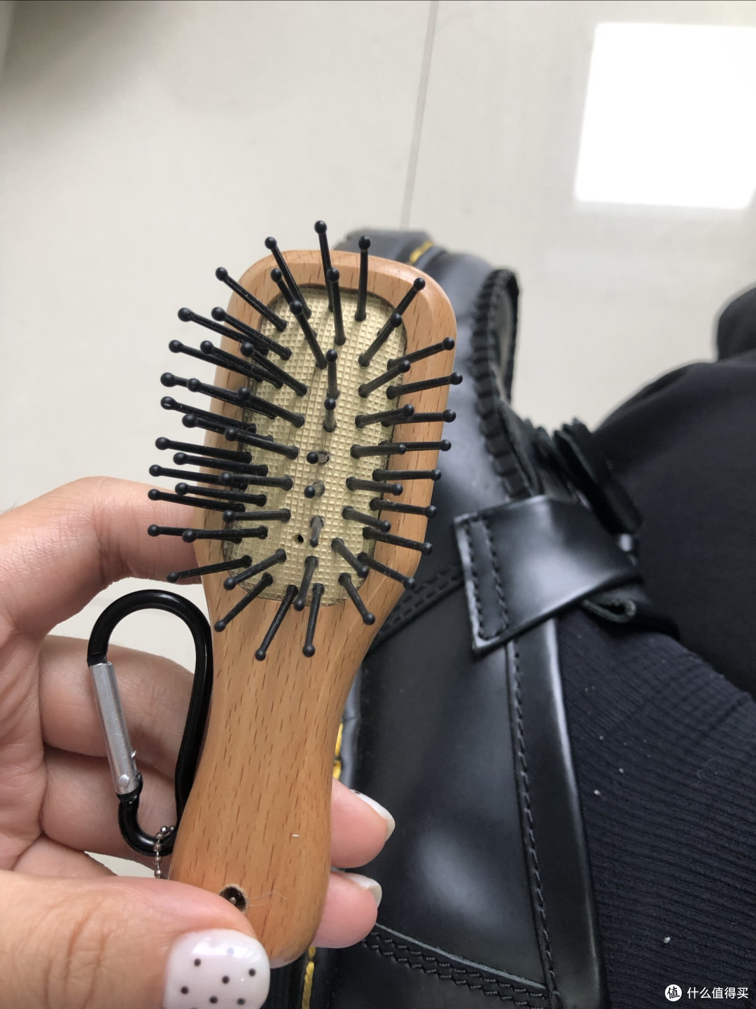 名创优品挖到宝!15 块的淡黄色气囊梳,颜值质量双在线