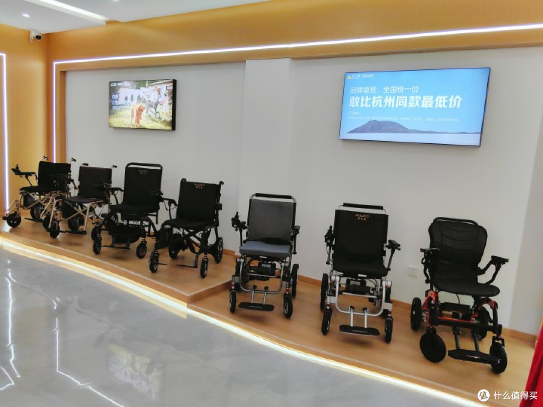 给老人买电动轮椅哪个品牌比较好?2025年双十一防翻电动轮椅推荐