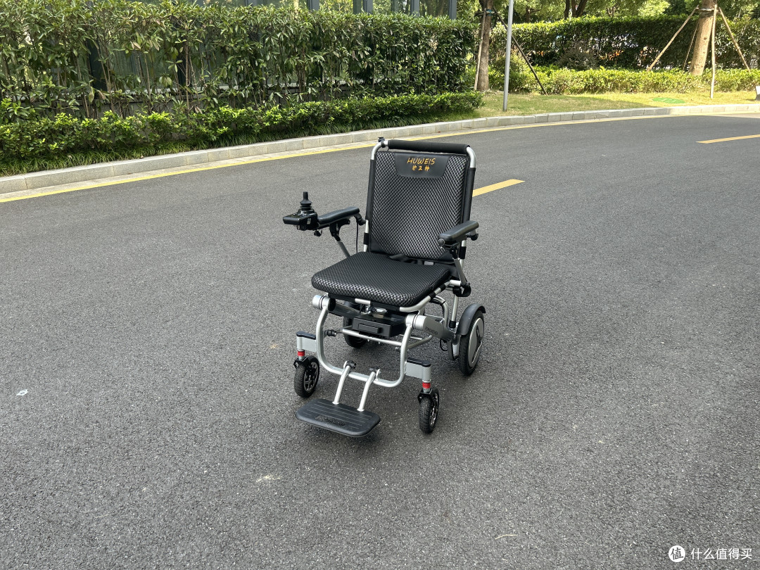给老人买电动轮椅哪个品牌比较好?2025年双十一防翻电动轮椅推荐